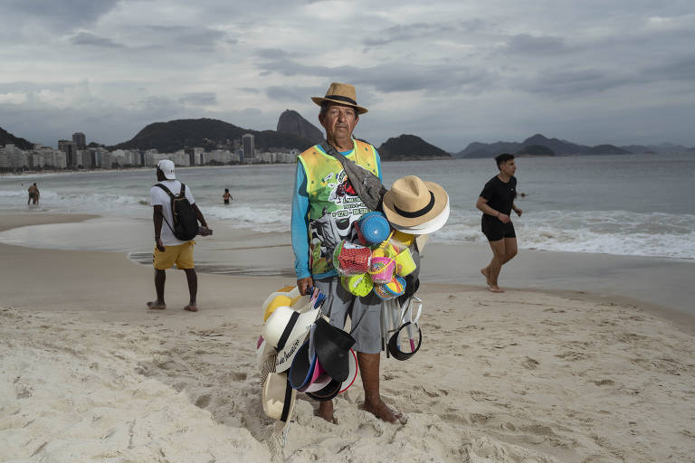 Coronavírus afeta movimento de ambulantes em Copacabana