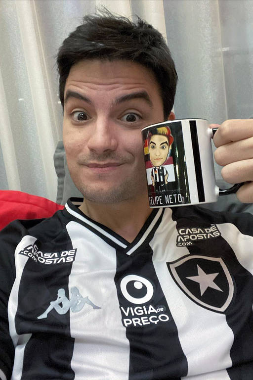 Felipe Neto comemora 500 mil seguidores na rede social Koo: Atolado de  felicidade, GQ