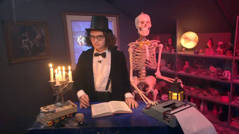 Youtubers Felipe Neto e Lucas Neto terão quadro inédito com crianças que tem síndrome de Down.  No quadro A Hora do Mistério, o personagem Mal do Século conta histórias bizarras e aterrorizantes