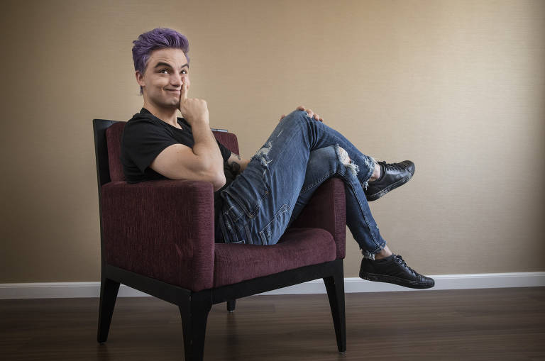 O youtuber Felipe Neto em quarto de hotel no Itaim na zona oeste de São Pauloress)