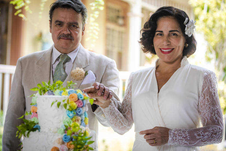 Em 'Éramos Seis', casamento de Lola e Afonso conecta trama aos dias atuais