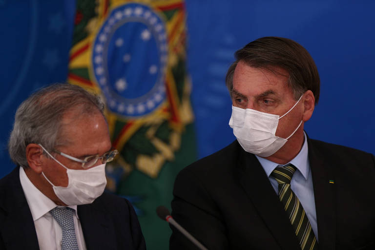 Presidente Jair Bolsonaro e o ministro da Economia, Paulo Guedes, durante coletiva de imprensa para falar sobre medidas do governo contra o coronavírus, no Palácio do Planalto