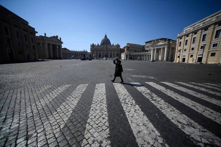 Pontos turísticos de Roma ficam vazios durante isolamento por causa do novo coronavírus