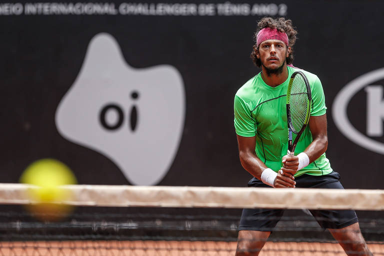 O tenista João Souza, mais conhecido como Feijão, durante treino para o Torneio Internacional Challenger de Tênis