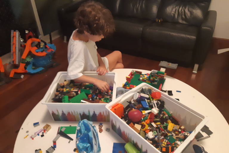 Lego resgatado ajuda a passar o tempo