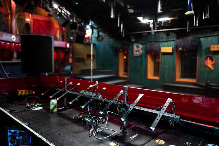 A cabine de DJ do clube Kater Blau, em Berlim, fechado desde o dia 13 de março para evitar disseminação do novo coronavírus