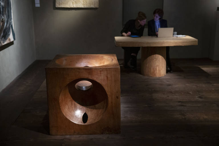 Vista da edição de 2020 da feira Tefaf Maastricht, na Holanda, encurtada por causa da pandemia de coronavírus