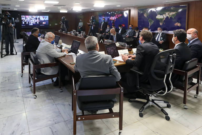 Bolsonaro e ministros, em Brasília, participam de videoconferência com empresários da Fiesp