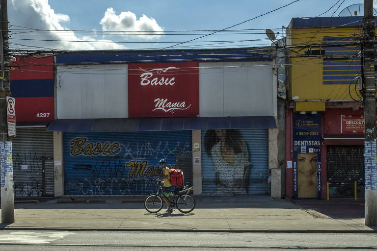 Em quarentena, São Paulo fecha comércios e restaurantes