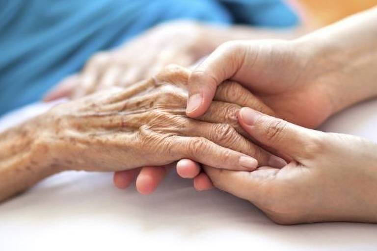 'Há correlação positiva entre letalidade da doença e probabilidade do idoso viver com mais gente em seu domicílio', diz Simone Wajnman, pesquisadora do CEDEPLAR da UFMG