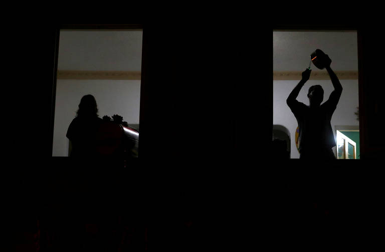 Panelaço contra Jair Bolsonaro durante a crise do coronavírus, no Rio