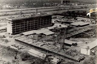 Vista parcial das construções que estão sendo realizadas em Brasília