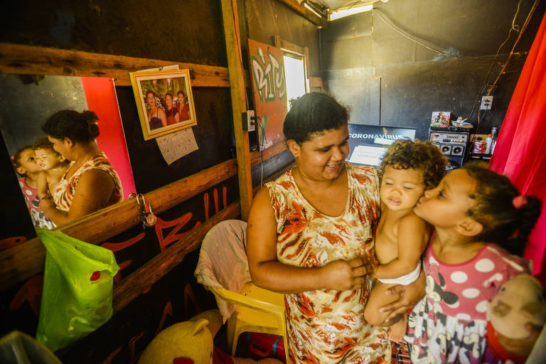 Vida nas palafitas do Recife não permite isolamento contra coronavírus