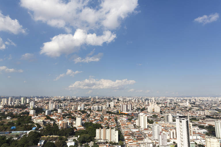Panorâmica a partir da zona norte da capital em direção à zona leste
