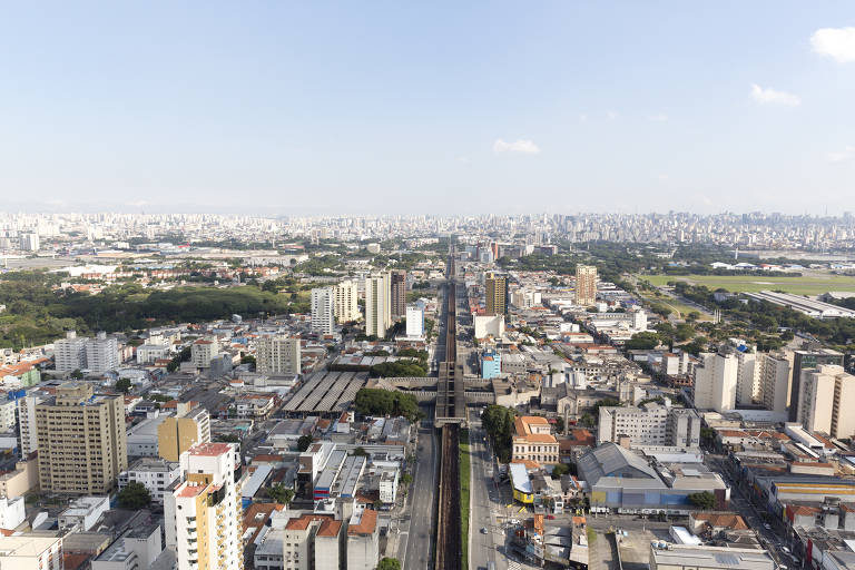 Panorâmica a partir da zona norte da capital em direção ao centro e à zona sul