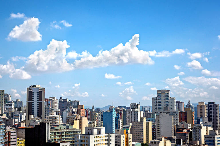 Panorâmica da região central de São Paulo, no meio da tarde