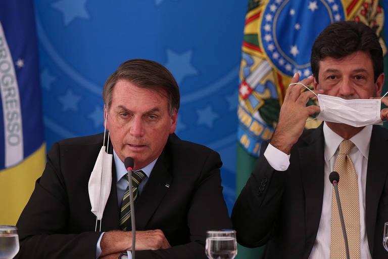 O presidente Jair Bolsonaro, ao lado do ministro da Saúde, Luiz Henrique Mandetta
