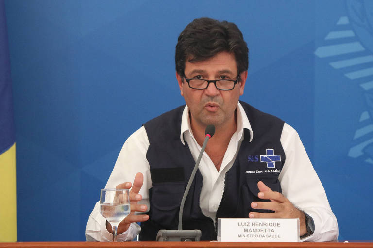 O ministro Luiz Henrique Mandetta, da Saúde, dá entrevista sobre a pandemia na sexta (3)