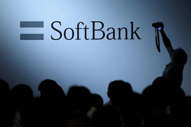 Logo da SoftBank em conferência em Tóquio