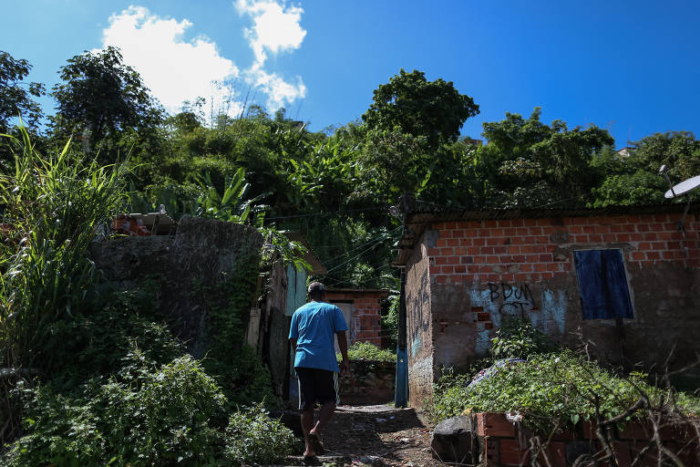 Famílias enfrentam chuva, fome e pandemia em Salvador
