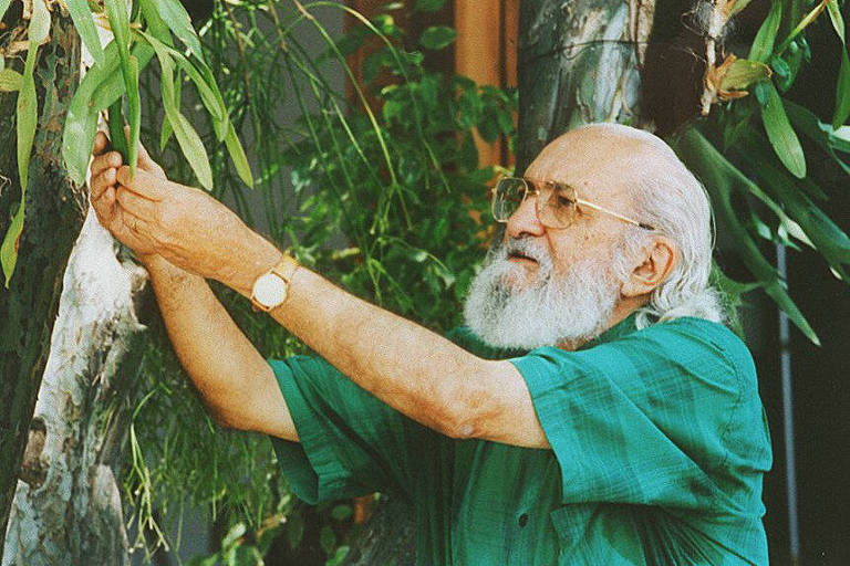 Série documental recupera trajetória de Paulo Freire no Brasil e lá fora