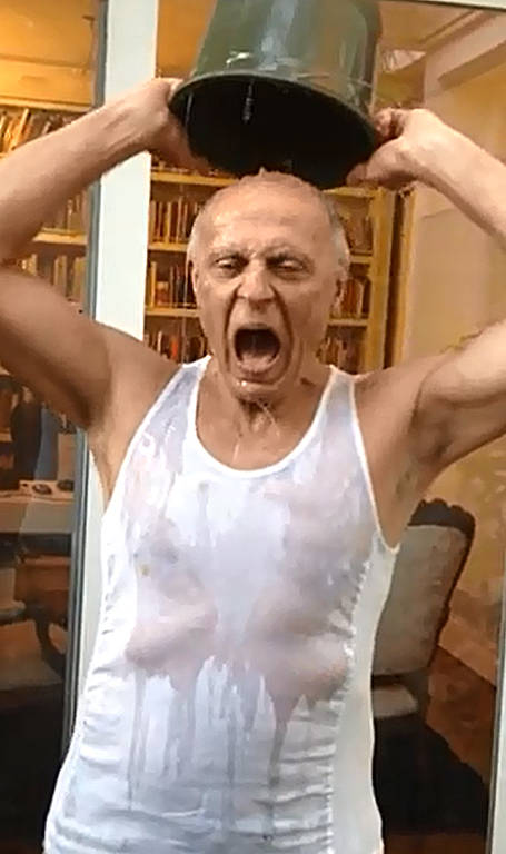 Senador  Eduardo Suplicy participa do desafio do gelo. (Foto: Reprodução) ***DIREITOS RESERVADOS. NÃO PUBLICAR SEM AUTORIZAÇÃO DO DETENTOR DOS DIREITOS AUTORAIS E DE IMAGEM***