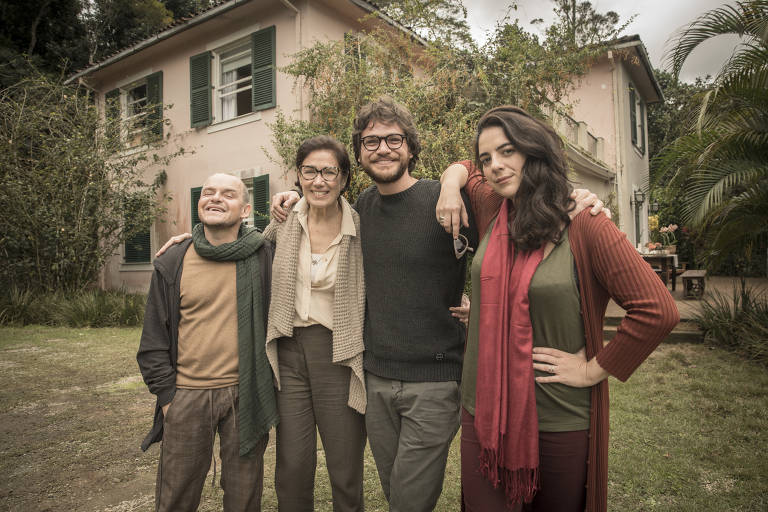Cabral (Matheus Nachtergael), Dionara ( Lilia Cabral), Paulo (Emilio Dantas) e Laura (Martha Nowill)