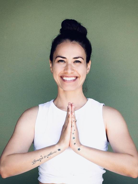 Priscilla Leite professora de yoga e youtuber
