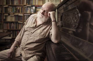 O compositor e escritor Aldir Blanc completa 70 anos.