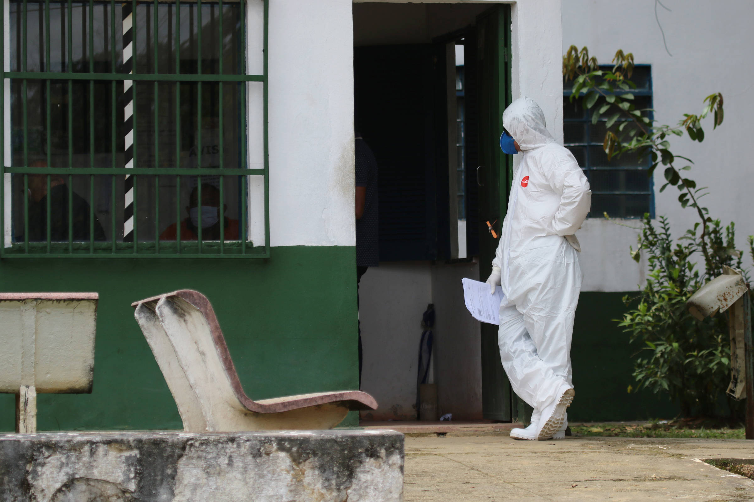 Manaus tem caos em emergências e corpo de vítima de Covid-19 sem identificação