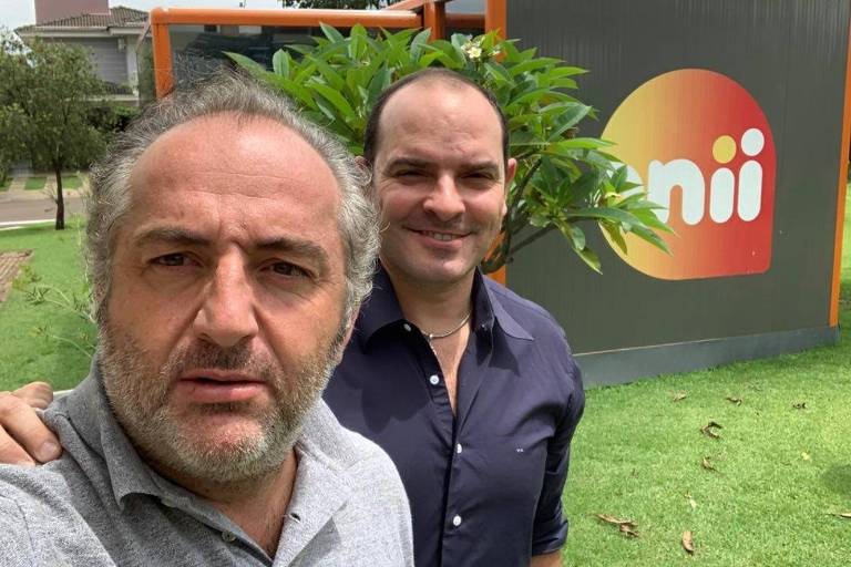 Ricardo Poval e o sócio Tom Ricetti lançaram a startup Onii, que mini-lojas de conveniência para condomínios