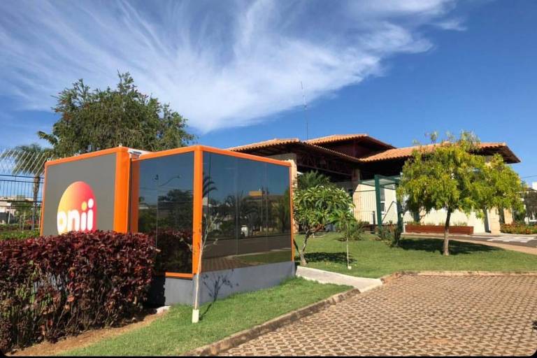 Ricardo Poval e o sócio Tom Ricetti lançaram a startup Onii, que mini-lojas de conveniência para condomínios