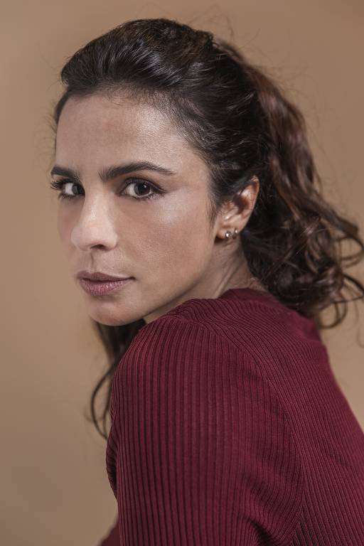 Renata (Maria Ribeiro)