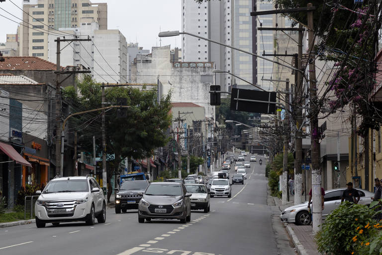 Assim como nas cidades do interior, a população da capital paulista também tem burlado a quarentena, o que aumenta o trânsito  e a possibilidade de contágio nas ruas