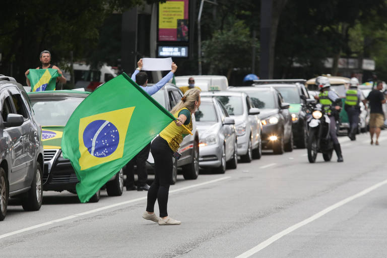 Manifestantes em carreata contra o governador de São Paulo João Doria e a favor do presidente Jair Bolsonaro