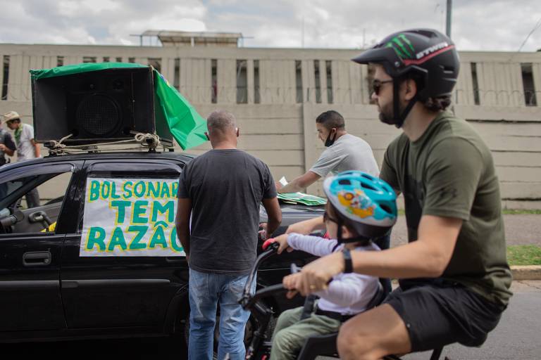 Manifestantes em carreata contra o governador de São Paulo João Doria e a favor do presidente Jair Bolsonaro
