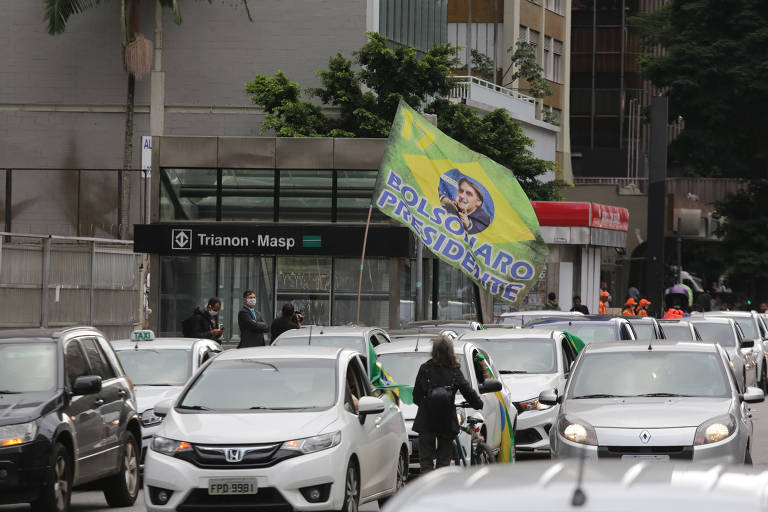 Manifestantes em carreata contra o governador de São Paulo João Doria e a favor do presidente Jair Bolsonaro