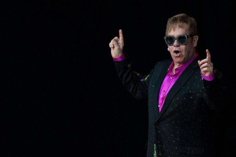 Elton John ganha homenagem em nova moeda comemorativa britânica