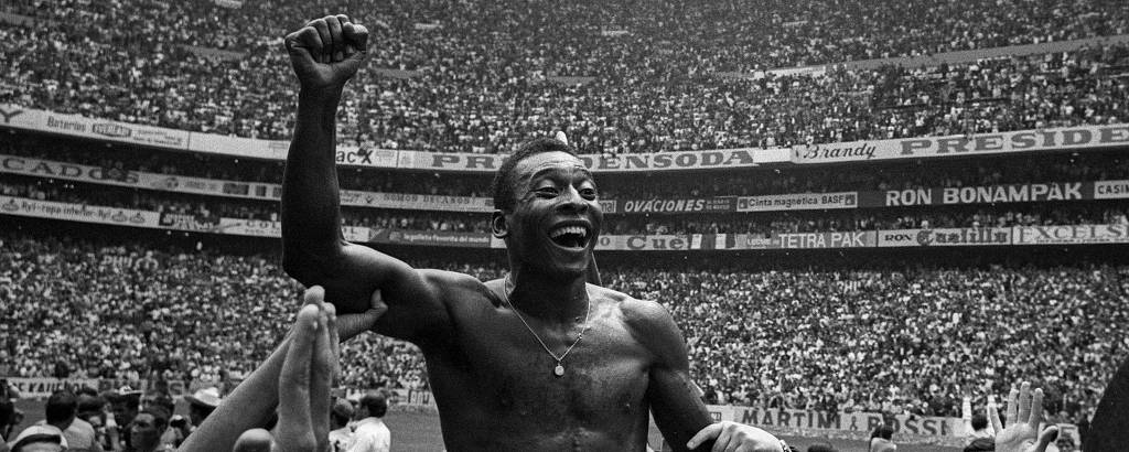 Pelé celebra la conquista del tercer campeonato mundial en 1970