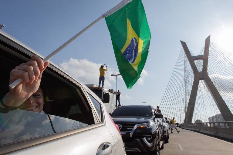 Carreta contra o governador João Doria e a favor do presidente Jair Bolsonaro, em São Paulo