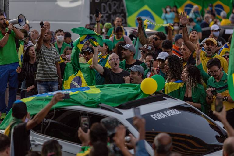 Carreta contra o governador João Doria (PSDB) e a favor do presidente Jair Bolsonaro para na avenida Paulista, em São Paulo