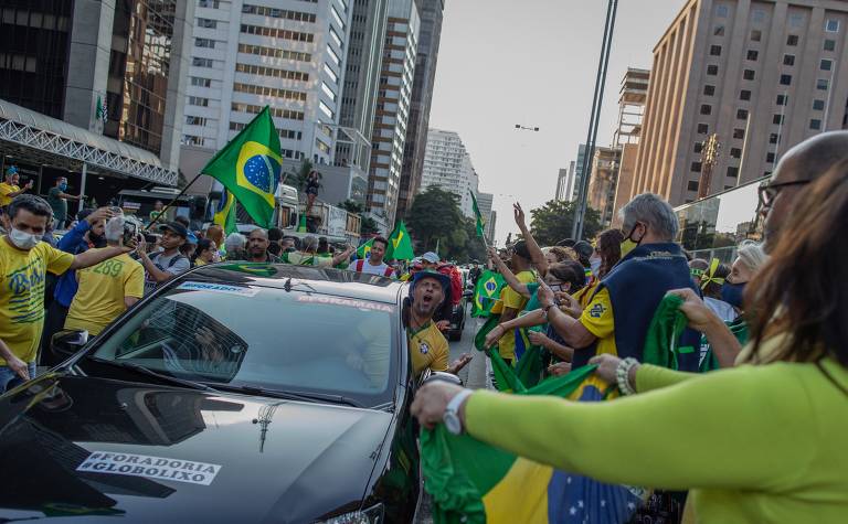 Carreta contra o governador João Doria (PSDB) e a favor do presidente Jair Bolsonaro para na avenida Paulista, em São Paulo