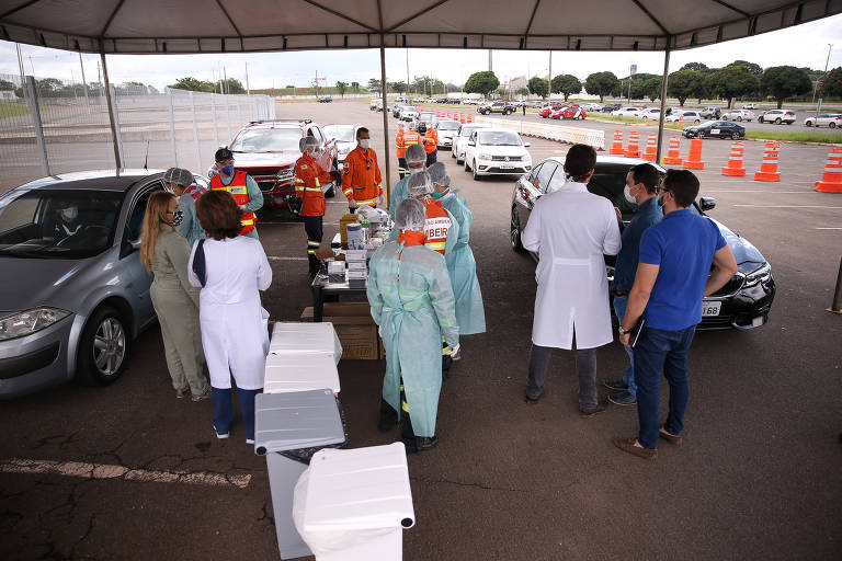 Governo do DF começou a fazer exames em massa nesta terça; 100 mil serão testados