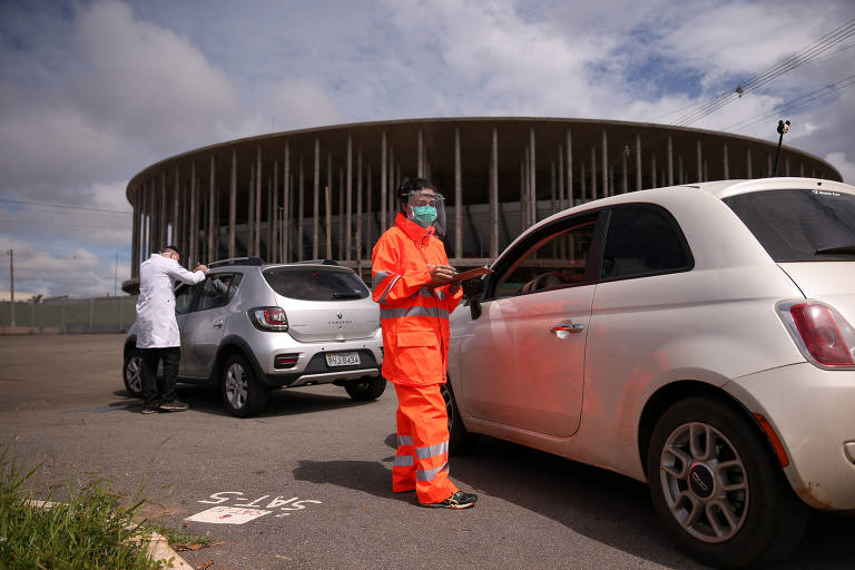 Governo do DF começou a fazer exames em massa nesta terça; 100 mil serão testados