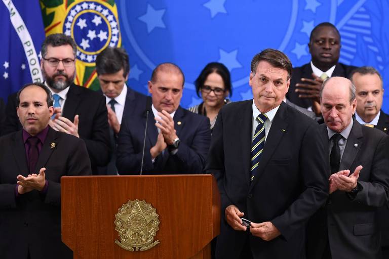O presidente Jair Bolsonaro e seus ministros durante pronunciamento após pedido de demissão de Sergio Moro
