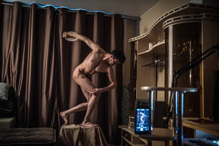 Sergei Tessler replicates the Discobolus of Myron of Eleutherae as he stays at home in self-isolation to prevent spread of the coronavirus in Moscow, April 8, 2020. (Sergey Ponomarev/The New York Times)