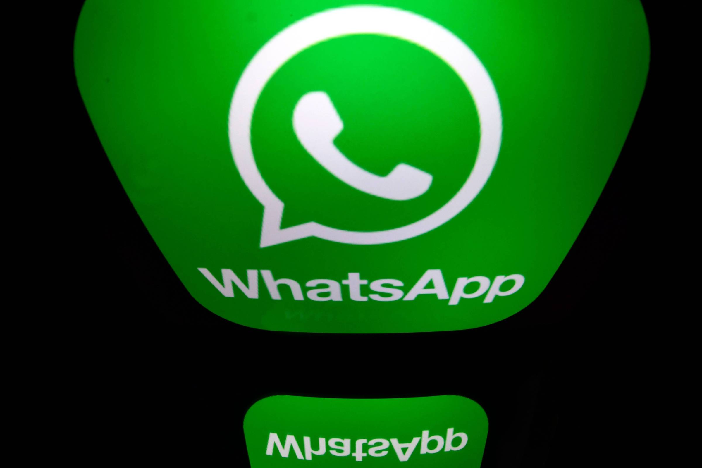 Para frear notícias falsas, WhatsApp reduz em 70% reenvio de mensagens virais