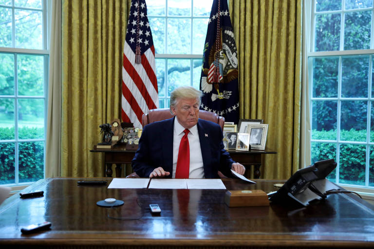 O presidente americano, Donald Trump, no Salão Oval da Casa Branca durante a entrevista 
