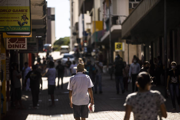 Comércio de rua em Florianópolis após reabertura de lojas