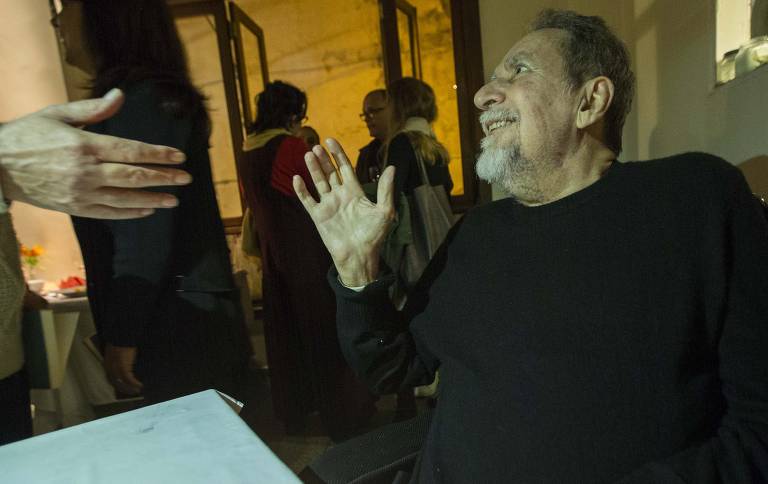 Nirlando Beirão no lançamento de seu livro "Meus Começos e Meu Fim", em maio do ano passado
